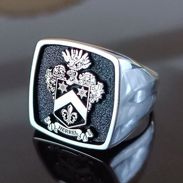Cubo family crest